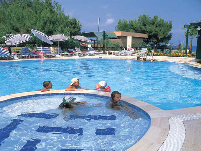 Бассейн отеля Sumela Garden Hotel 3* (Сумела Гарден Отель 3*) Фото отеля Sumela Garden Hotel 3* (Сумела Гарден Отель 3*)