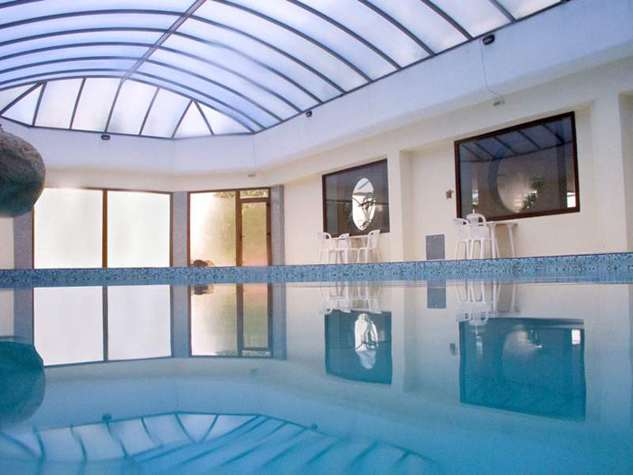 Крытый бассейн отеля Aristoteles Holiday Resort & Spa 4* (Аристотель Холидей Ресорт энд Спа 4*) Фото отеля Aristoteles Holiday Resort & Spa 4* (Аристотель Холидей Ресорт энд Спа 4*)