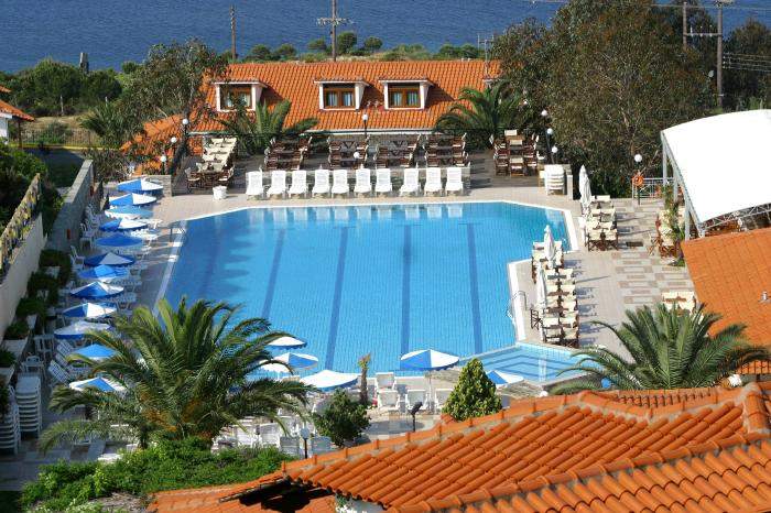 Бассейн отеля Aristoteles Holiday Resort & Spa 4* (Аристотель Холидей Ресорт энд Спа 4*) Фото отеля Aristoteles Holiday Resort & Spa 4* (Аристотель Холидей Ресорт энд Спа 4*)