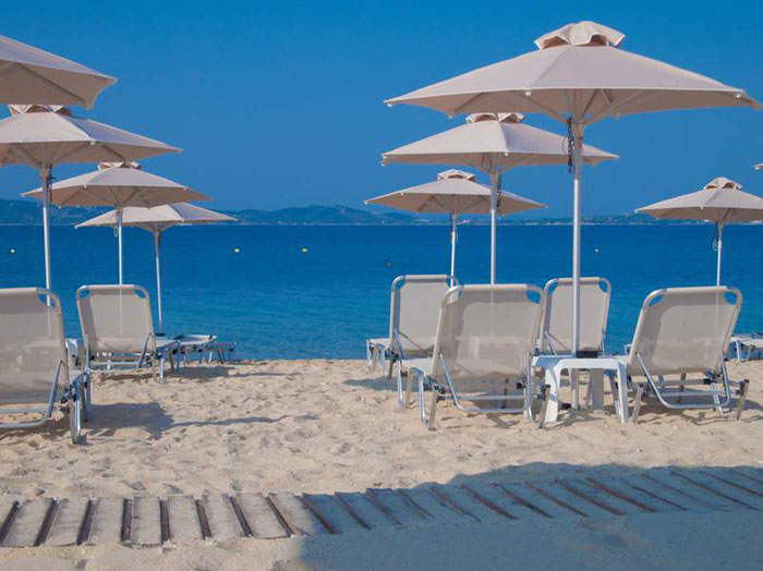 Пляж отеля Aristoteles Holiday Resort & Spa 4* (Аристотель Холидей Ресорт энд Спа 4*) Фото отеля Aristoteles Holiday Resort & Spa 4* (Аристотель Холидей Ресорт энд Спа 4*)