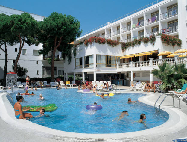 Бассейн отеля Costa Brava Hotel 3* (Коста Брава Отель 3*) Фото отеля Costa Brava Hotel 3* (Коста Брава Отель 3*)