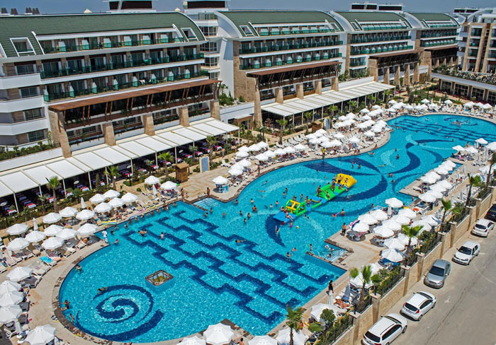 Бассейн отеля Crystal Waterworld Resort & Spa 5* (Кристал Вотерволд Резорт энд Спа 5*) Фото отеля Crystal Waterworld Resort & Spa 5* (Кристал Вотерволд Резорт энд Спа 5*)