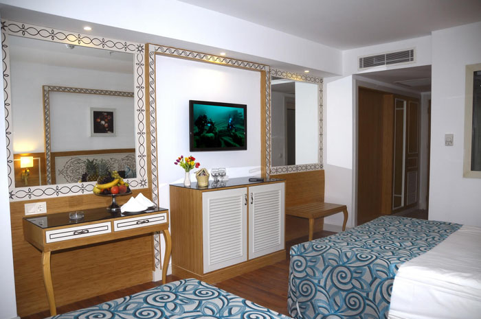 Номер отеля Crystal Waterworld Resort & Spa 5* (Кристал Вотерволд Резорт энд Спа 5*) Фото отеля Crystal Waterworld Resort & Spa 5* (Кристал Вотерволд Резорт энд Спа 5*)