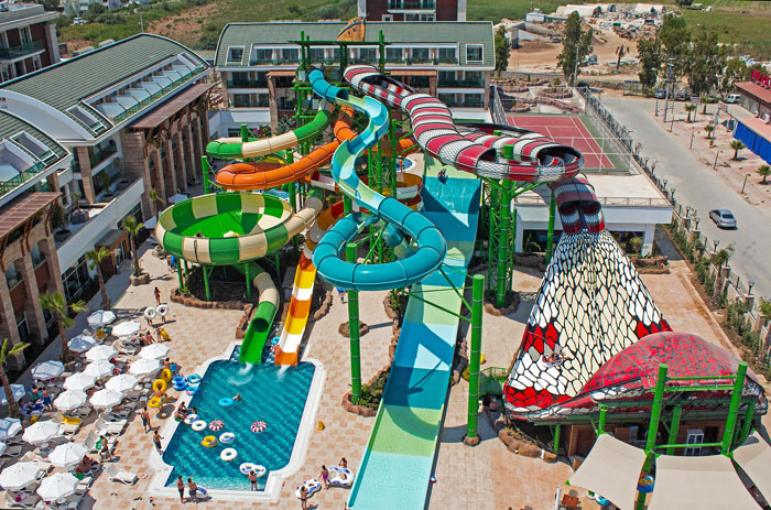Водные горки отеля Crystal Waterworld Resort & Spa 5* (Кристал Вотерволд Резорт энд Спа 5*) Фото отеля Crystal Waterworld Resort & Spa 5* (Кристал Вотерволд Резорт энд Спа 5*)