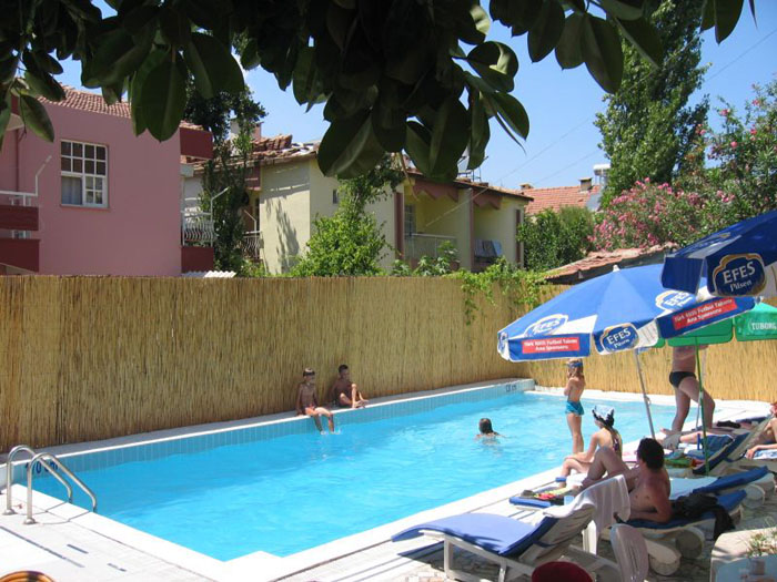 Бассейн отеля Adonis Hotel Kemer 3* (Адонис Отель Кемер 3*) Фото отеля Adonis Hotel Kemer 3* (Адонис Отель Кемер 3*)
