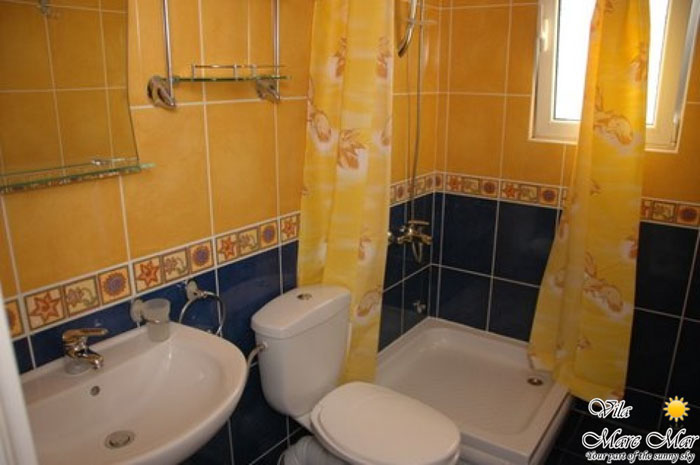 Ванная комната в номере отеля Villa Mare Mar 4* (Вилла Маре Мар 4*) Фото отеля Villa Mare Mar 4* (Вилла Маре Мар 4*)