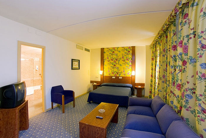 Номер отеля H.Top Platja Park Hotel 4* (Эйч Топ Платья Парк Отель 4*) Фото отеля H.Top Platja Park Hotel 4* (Эйч Топ Платья Парк Отель 4*)