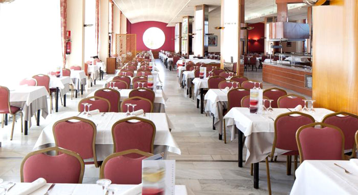 Ресторан отеля H.Top Platja Park Hotel 4* (Эйч Топ Платья Парк Отель 4*) Фото отеля H.Top Platja Park Hotel 4* (Эйч Топ Платья Парк Отель 4*)