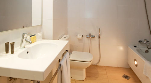 Ванная комната в номере отеля Hotel Sagrada Familia 3* (Отель Саграда Фамилия 3*) Фото отеля Hotel Sagrada Familia 3* (Отель Саграда Фамилия 3*)