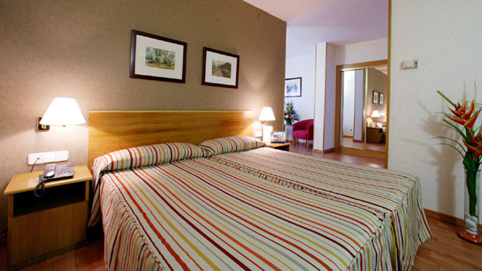 Номер отеля Catalonia Albeniz 3* (Каталония Албениз 3*) Фото отеля Catalonia Albeniz 3* (Каталония Албениз 3*)