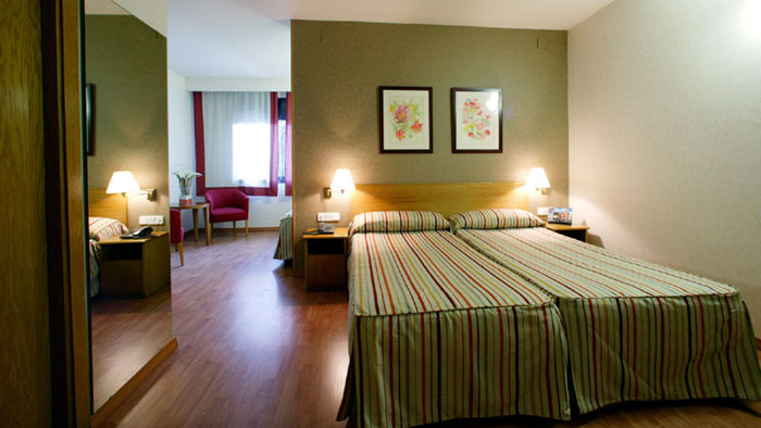 Номер отеля Catalonia Albeniz 3* (Каталония Албениз 3*) Фото отеля Catalonia Albeniz 3* (Каталония Албениз 3*)