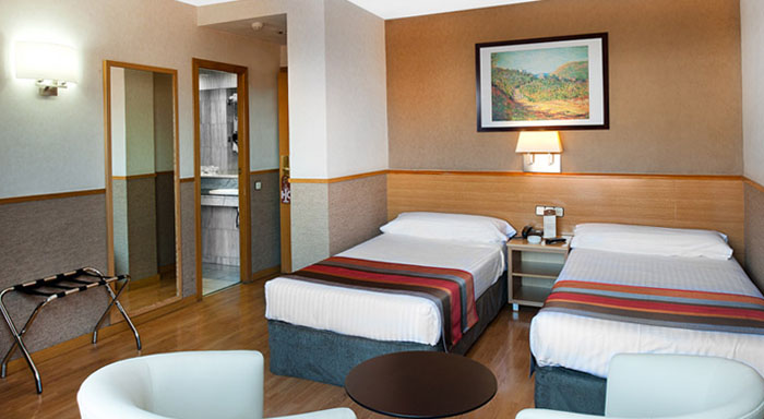 Номер Terrace Room отеля Catalonia Park Guell 3* (Каталония Парк Гуэль 3*) Фото отеля Catalonia Park Guell 3* (Каталония Парк Гуэль 3*)