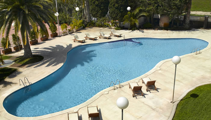 Бассейн отеля Ciudad de Castelldefels 3* (Сиудад де Кастельдефельс 3*) Фото отеля Ciudad de Castelldefels 3* (Сиудад де Кастельдефельс 3*)