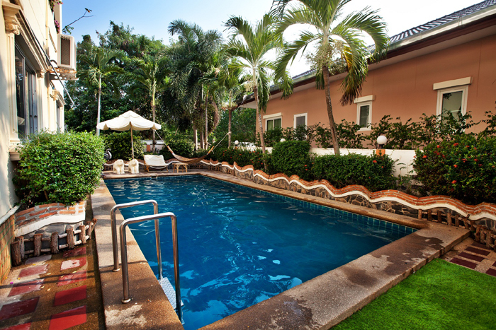 Бассейн отеля Thai Orange House 3* (Тай Оранж Хаус 3*) Фото отеля Thai Orange House 3* (Тай Оранж Хаус 3*)
