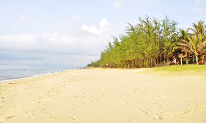 Пляж отеля Sandhills Beach Resort & Spa 4* (Сандхилс Бич Резорт энд Спа 4*) Фото отеля Sandhills Beach Resort & Spa 4* (Сандхилс Бич Резорт энд Спа 4*)