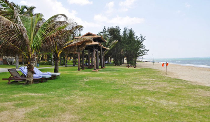 Пляж отеля Sandhills Beach Resort & Spa 4* (Сандхилс Бич Резорт энд Спа 4*) Фото отеля Sandhills Beach Resort & Spa 4* (Сандхилс Бич Резорт энд Спа 4*)