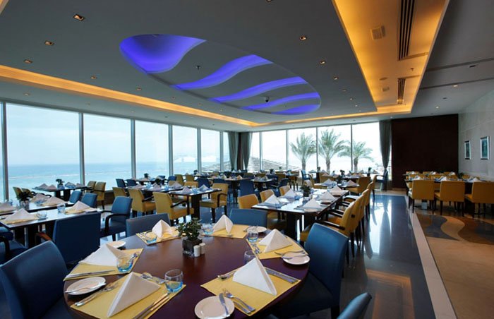 Ресторан отеля Oceanic Khorfakkan Resort & Spa 4* (Океаник Корфаккан Резорт энд Спа 4*)