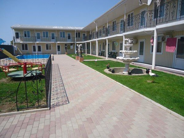 Фото базы отдыха «Бриз» (Железный порт, Украина)